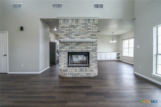 Building Photo - 1810 Mesa Oaks Cir