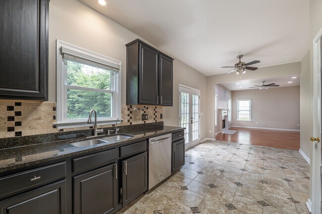 Building Photo - 315 Foe Creek Dr