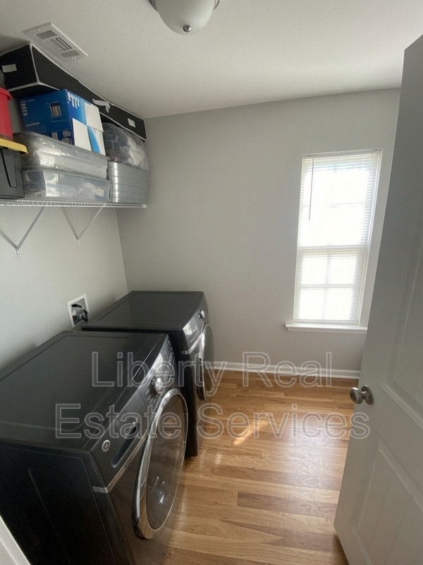 Building Photo - 162 Carriage Way