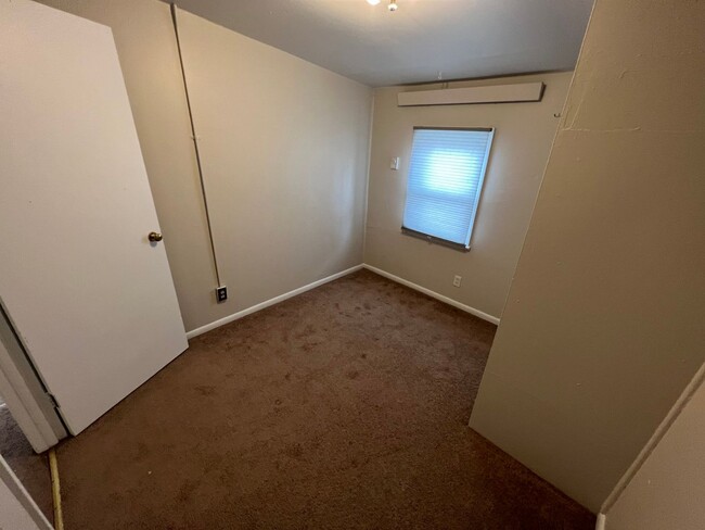 Building Photo - 2-3 Bedroom 1 Bath House with Washer and D...