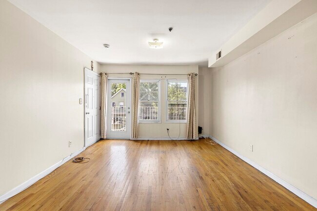 Primary Photo - 420 6th St