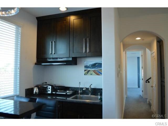 Building Photo - 408 Avenida Santa Barbara