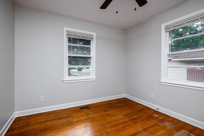 Building Photo - Charming 3-Bedroom Brick Home – Comfort, S...