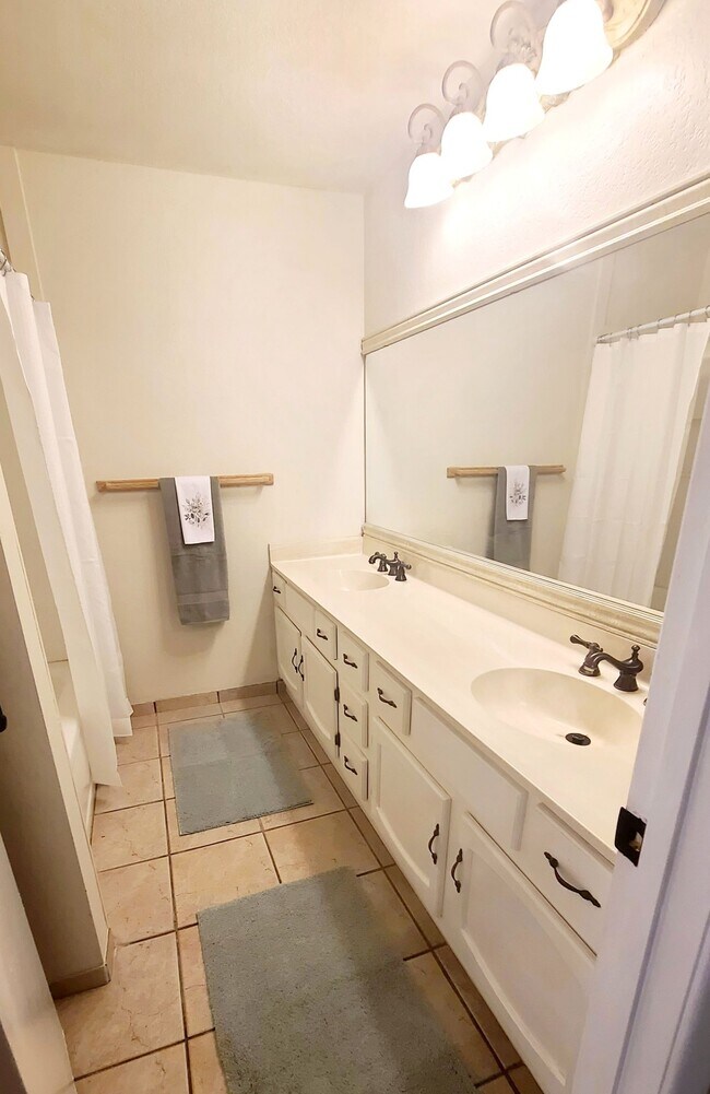 Building Photo - 8725 E San Ardo Dr