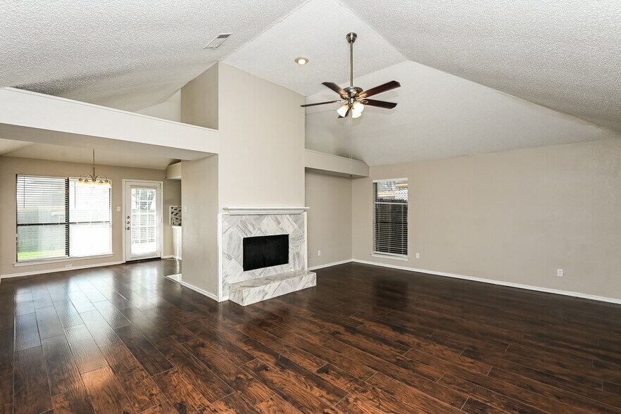Building Photo - 3309 Country Creek Ln