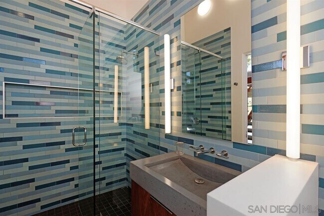 Building Photo - 2264 Paseo Dorado
