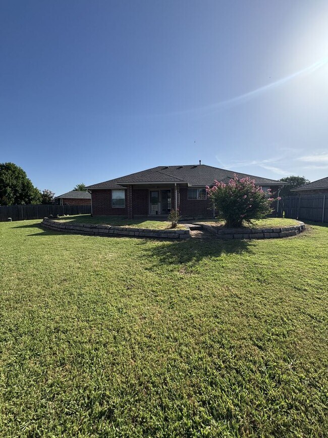 Building Photo - (3) Bed/(2) Bath in NE Norman w/ Safe Room!