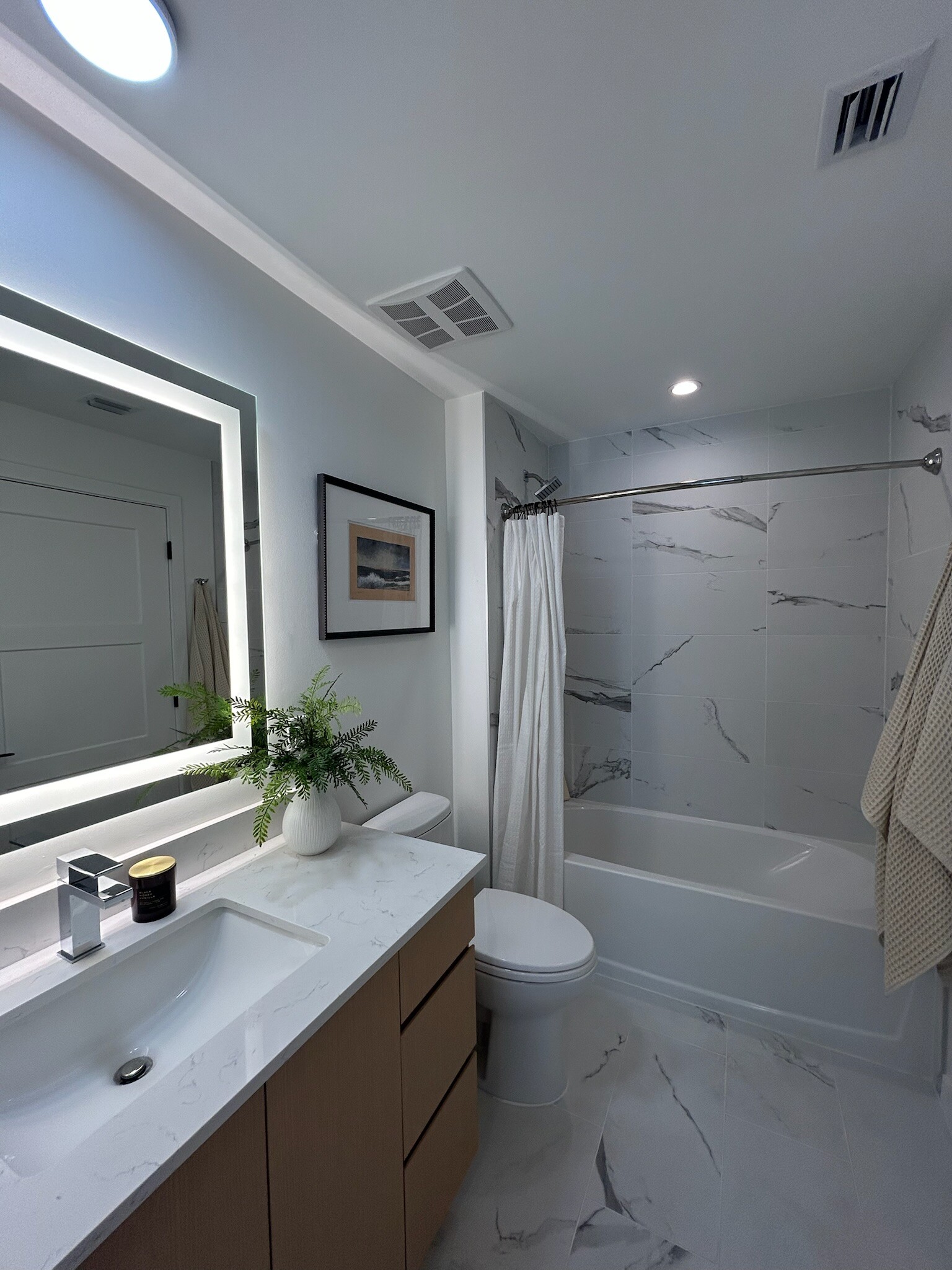 Building Photo - 1625 NE 124th St