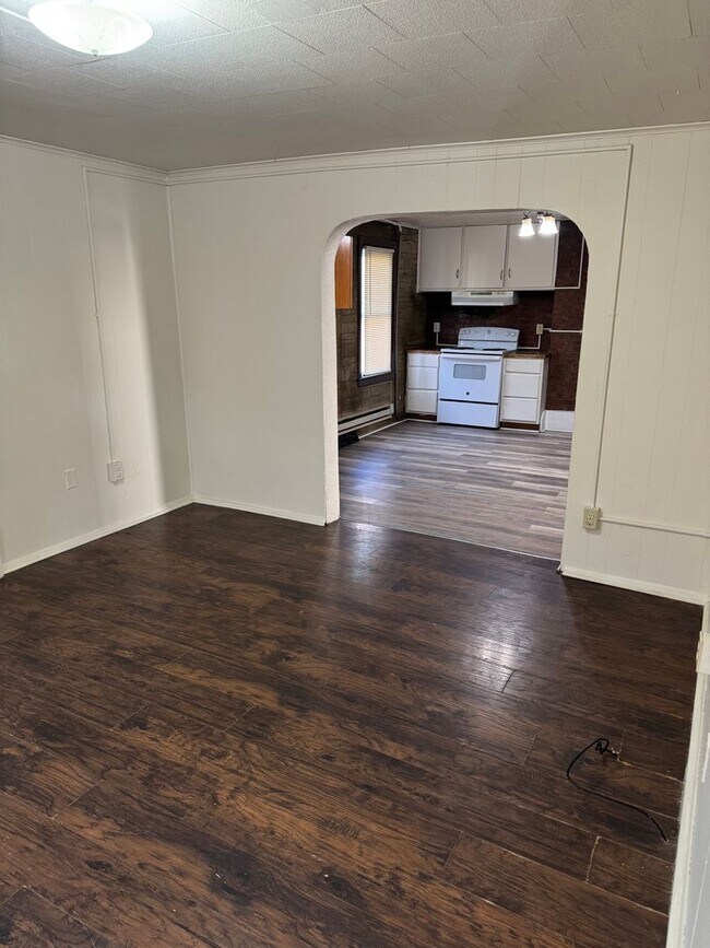 Building Photo - 3 bedroom, 1 bath, 2 story single family house