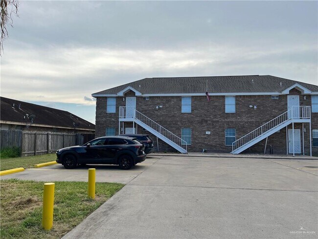 Building Photo - 1313 N Sal St