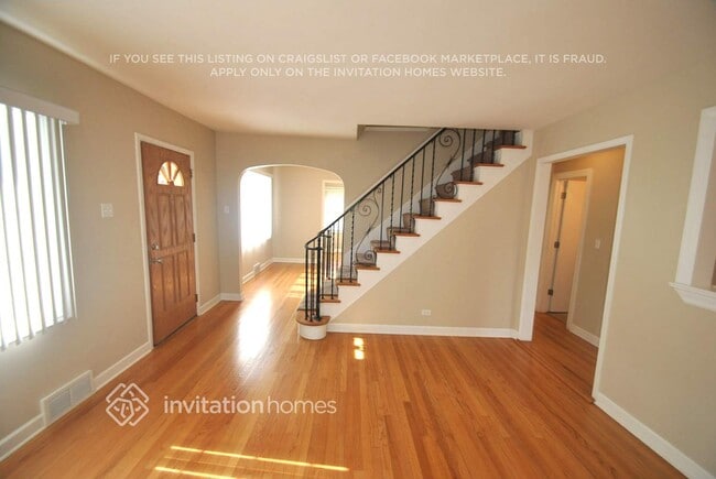 Building Photo - 2704 Granville Ave