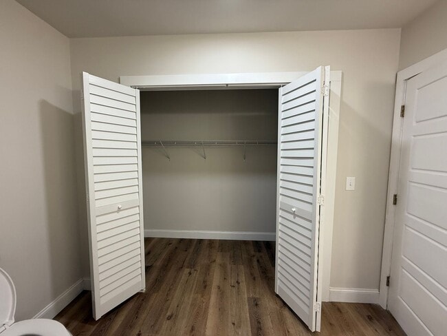 Building Photo - Modern Comfort & Convenient Living