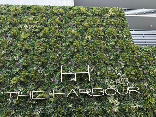 Building Photo - 16385 Biscayne Blvd