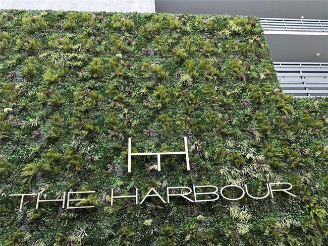 Building Photo - 16385 Biscayne Blvd