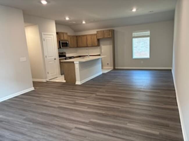 Building Photo - NEW HOME~!