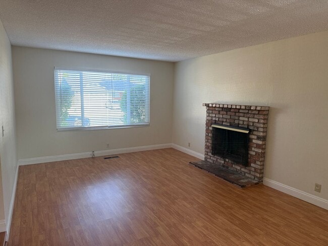 Building Photo - 4 bedroom Blossom Valley Home