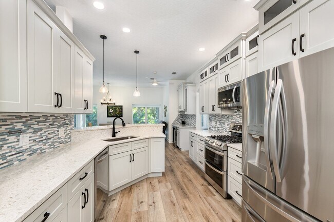 Building Photo - For Rent: Stunning Home in Tranquil Greystone Subdivision.
