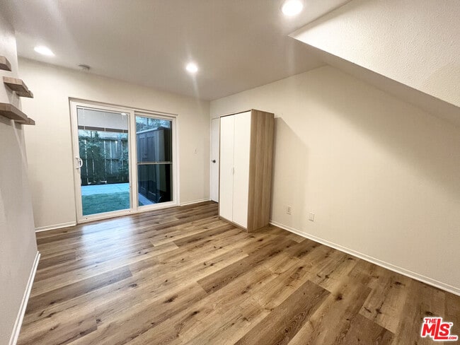 Building Photo - 602 Victoria Ave