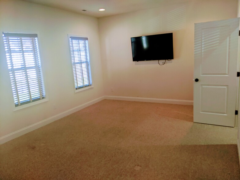 MASTER BEDROOM - 5215 Bedford Falls Cir