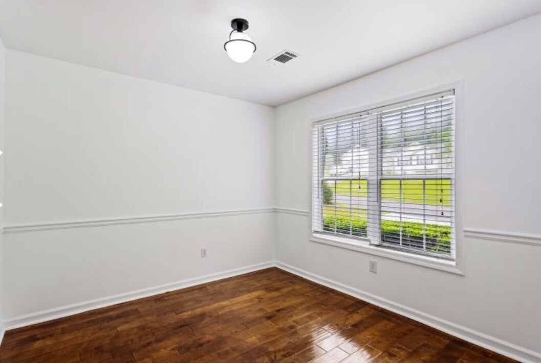Building Photo - 1320 Country Acres Ln