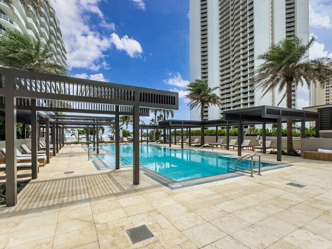 Building Photo - 3100 N Ocean Dr