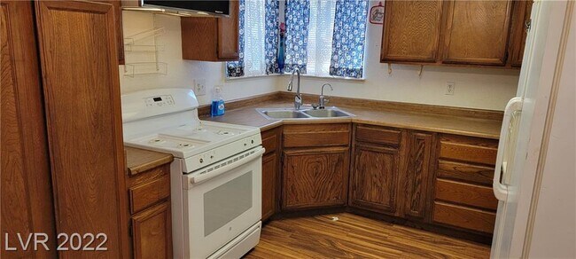 Building Photo - 6504 Wheelbarrow Peak Dr