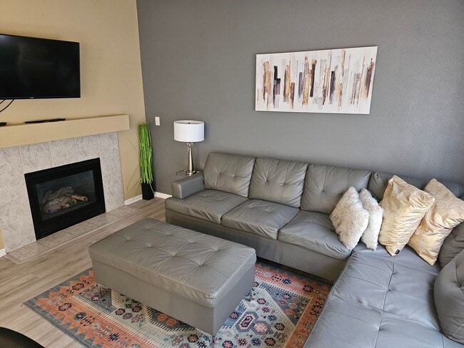 Building Photo - Charming House - Backs To Open Space - Ava...