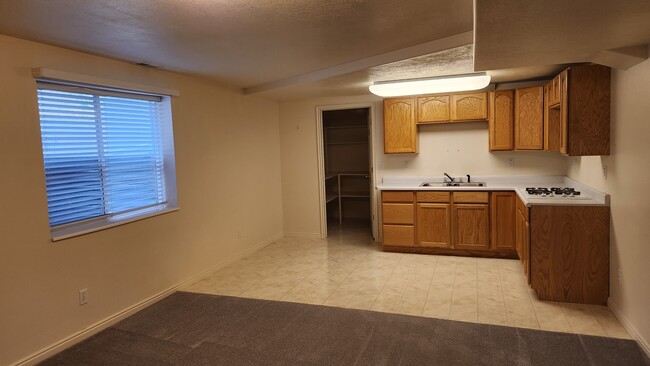 Building Photo - 9381 S 3110 W