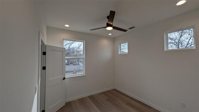 Building Photo - 2220 Yellow Jacket Ln