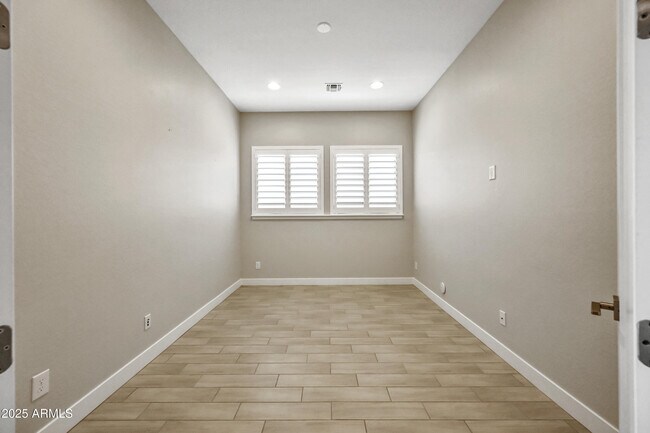 Building Photo - 5193 N 207th Dr