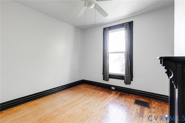 Building Photo - 430 S Pine St