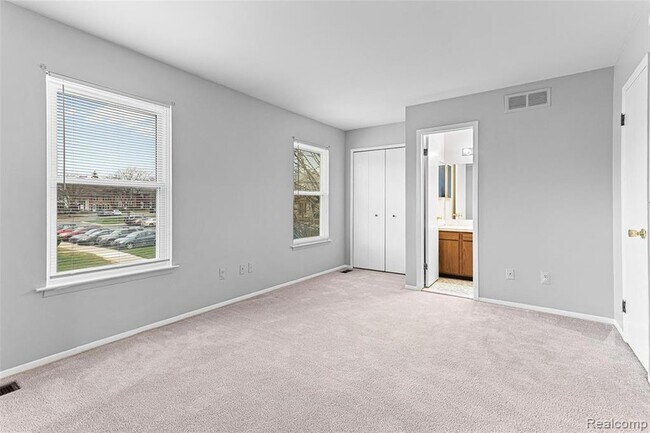 Building Photo - 3374 Burbank Dr