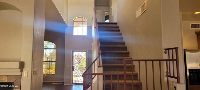 Building Photo - Northwest 4 Bedroom Pool Home