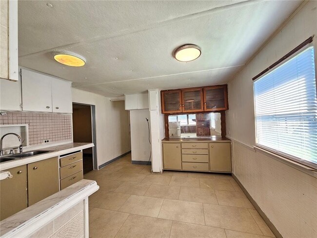 Building Photo - 503 Longfellow Blvd