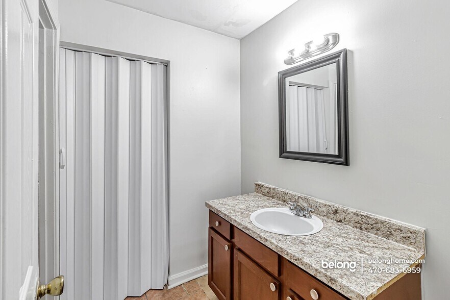 Building Photo - 3575 Oakvale Rd