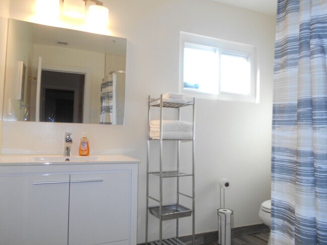 Building Photo - Charming Fully Remodeled Bungalow in Downtown Las Vegas