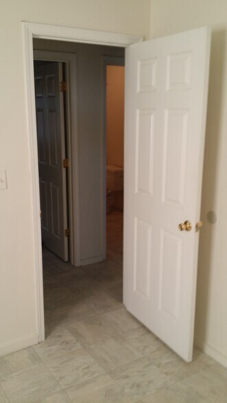 Building Photo - 346 Railroad Ave