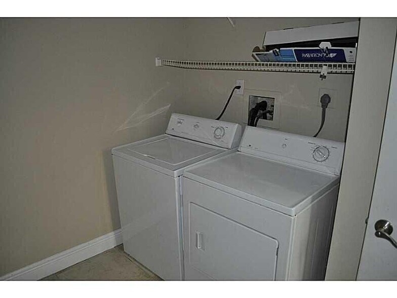 Building Photo - 5760 Rock Island Rd