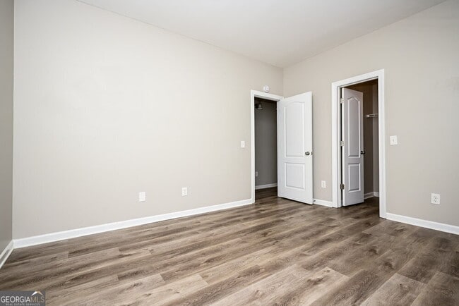 Building Photo - 332 Southgate Dr