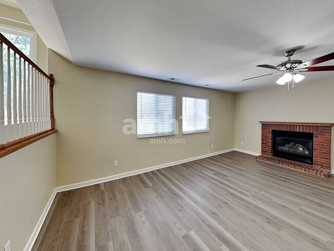 Building Photo - 4712 Sebring Dr