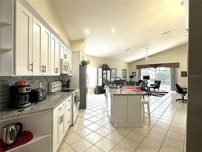 Building Photo - 16724 Rolling Green Dr