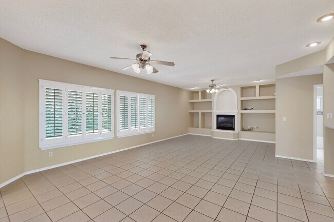 Building Photo - 6017 Ojo De Agua Dr
