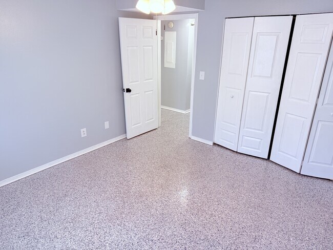 Building Photo - 6519 W Newberry Rd