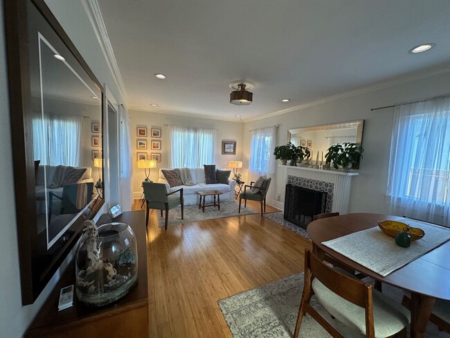 Building Photo - Secluded 2+1 close to Paramount Studios, H...