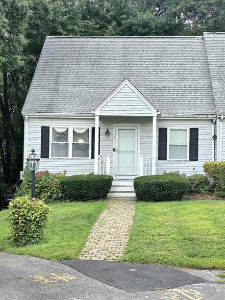 Primary Photo - 68 Gatsby Dr