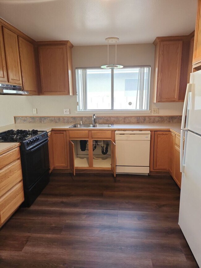 Building Photo - A Fabulous 3 Bedroom Single Story Home with a Pool/Spa.