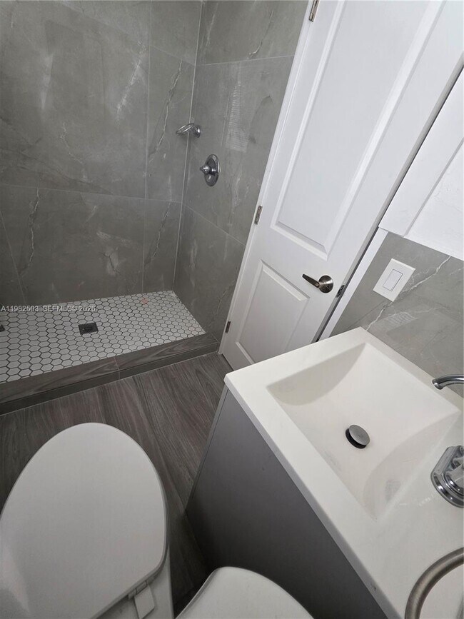 Building Photo - 57 Esplanade Dr