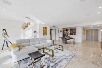 Building Photo - 200 E Palmetto Park Rd