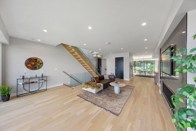 Building Photo - 8822 Churchill Rd