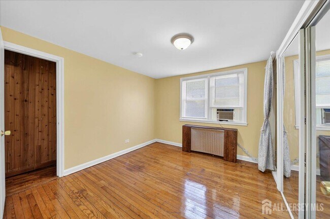 Building Photo - 513 Brooklawn Ave